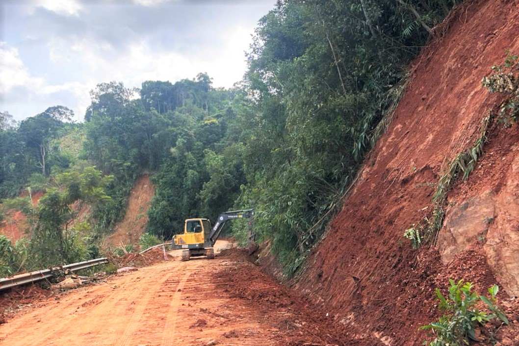 Các vị trí sạt lở đã được giải phóng trên đèo Gia Bắc. Ảnh: Phúc Khánh