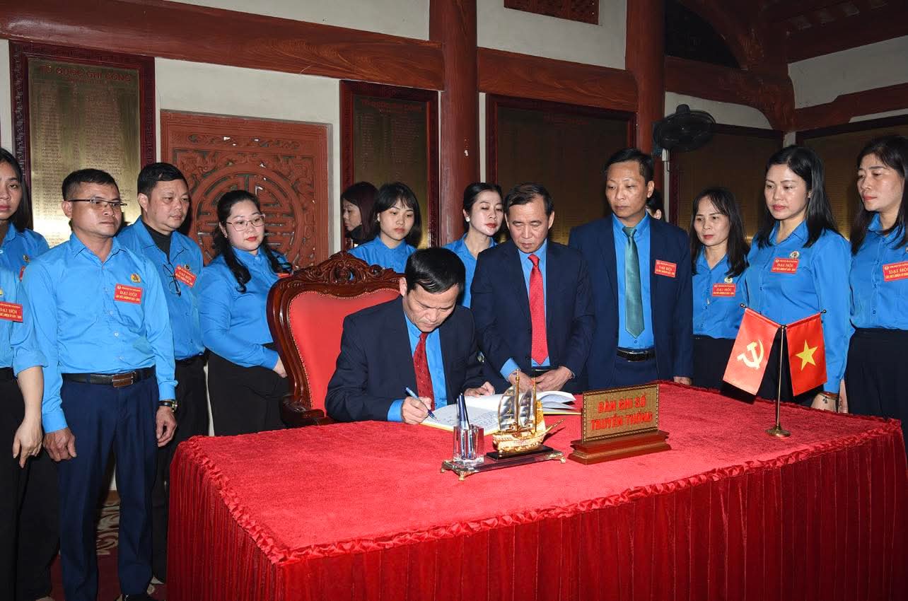 Cac dai bieu dang huong truoc them dai hoi. Anh: Cong doan Tuyen Quang