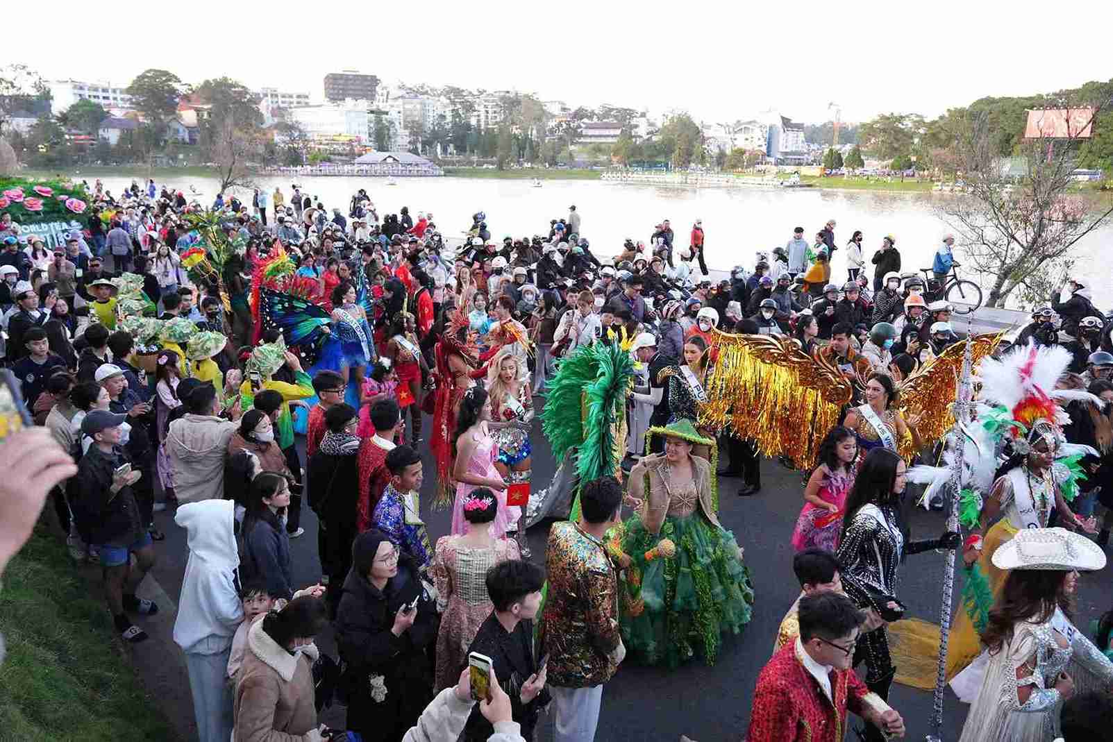 The art street parade program within the framework of the International Tea Festival in 2025 took place in Da Lat. Photo: Than Hy