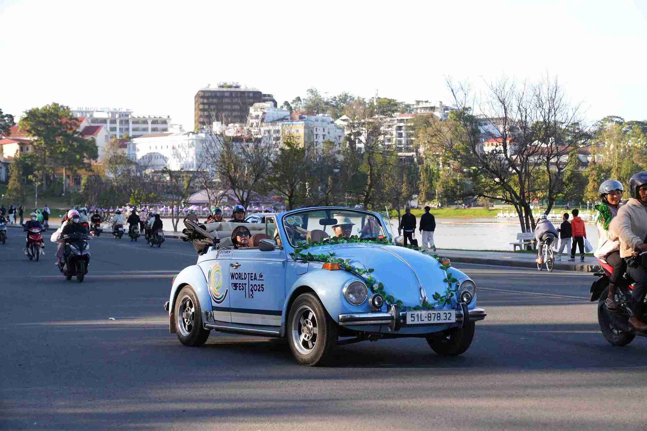Xe co trong chuong trinh dieu hanh nghe thuat tren duong pho Da Lat. Anh: Hoai Thanh