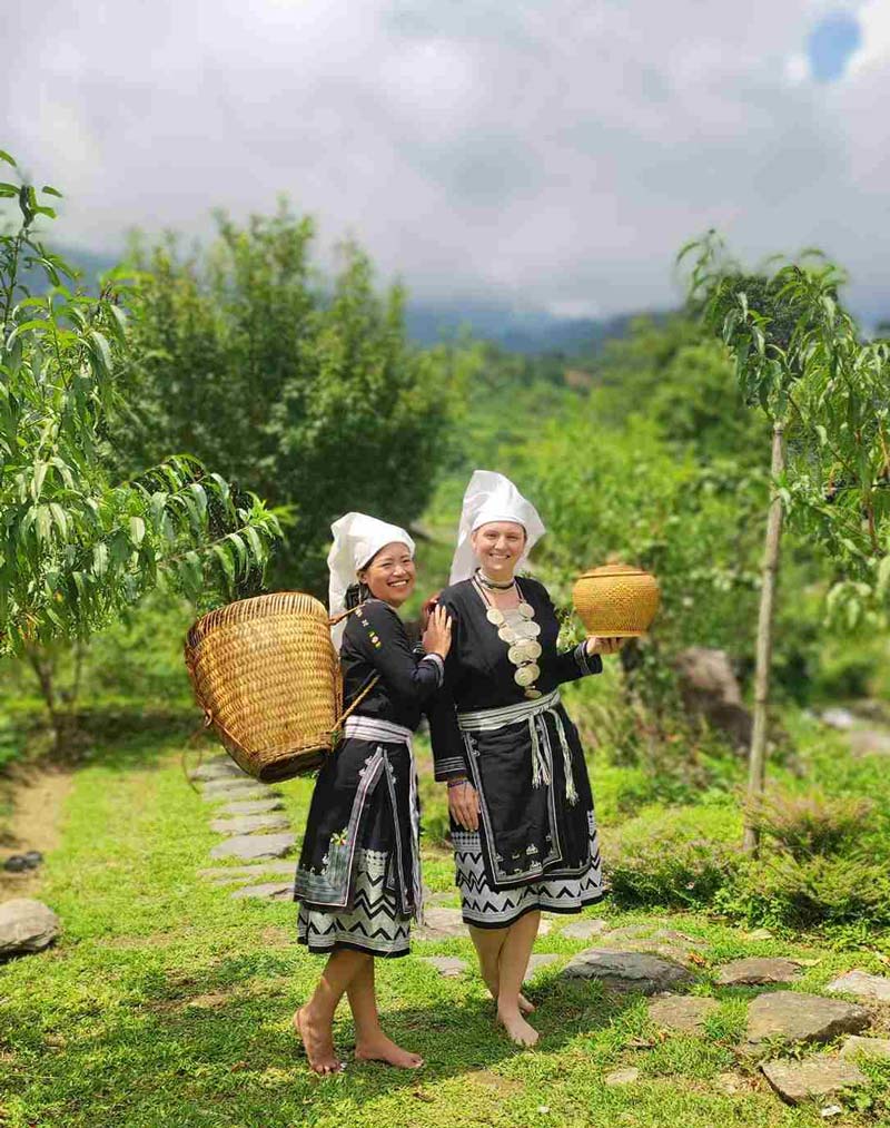 Vua lam du lich, chang trai nguoi Dao Tien con chu trong bao ton van hoa dia phuong. Anh: Tien Thanh