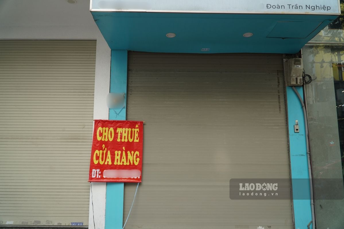 Liên hệ tới chủ nhà cho thuê - người này cho biết: “Mặt bằng đẹp, ngay gần Vincom Bà Triệu, nối ra đầu phố Huế. Gia đình tôi sinh hoạt các tầng trên, chỉ cho thuê tầng 1. Giá thuê là 10 triệu đồng/tháng diện tích gần 20m2, ký hợp đồng cho thuê nhà ít nhất 2 năm“.