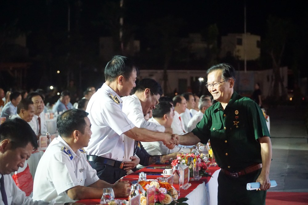 Anh hùng Lực lượng vũ trang Nhân dân Lê Văn Kiệm tau buổi lễ kỷ niệm 85 năm khởi nghĩa Hòn Khoai. Ảnh: Nhật Hồ