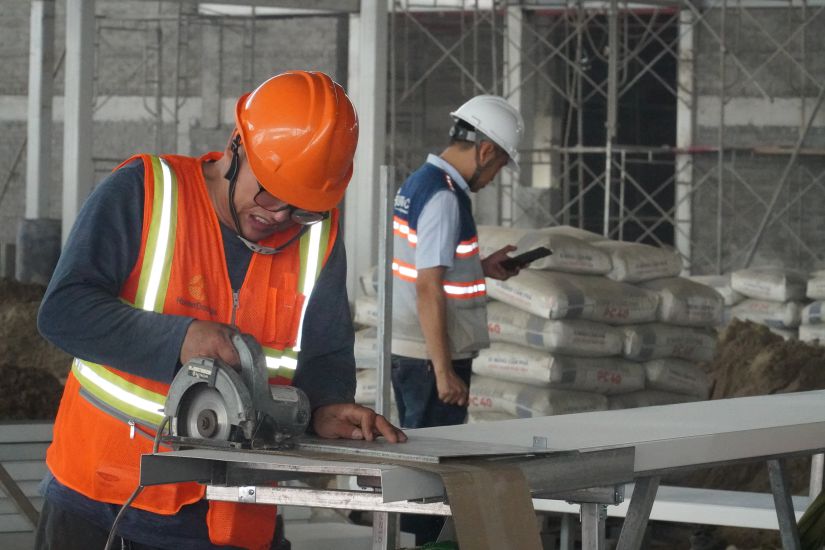 Trabajadores construyendo en el proyecto del aeropuerto de Long Thanh. Foto: Chien - Tu