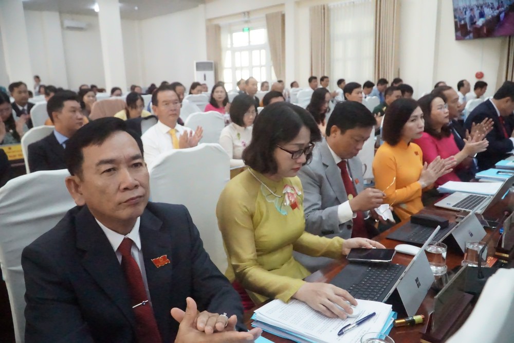Các đại biểu HĐND tỉnh Cà Mau tham dự kỳ họp. Ảnh: Nhật Hồ
