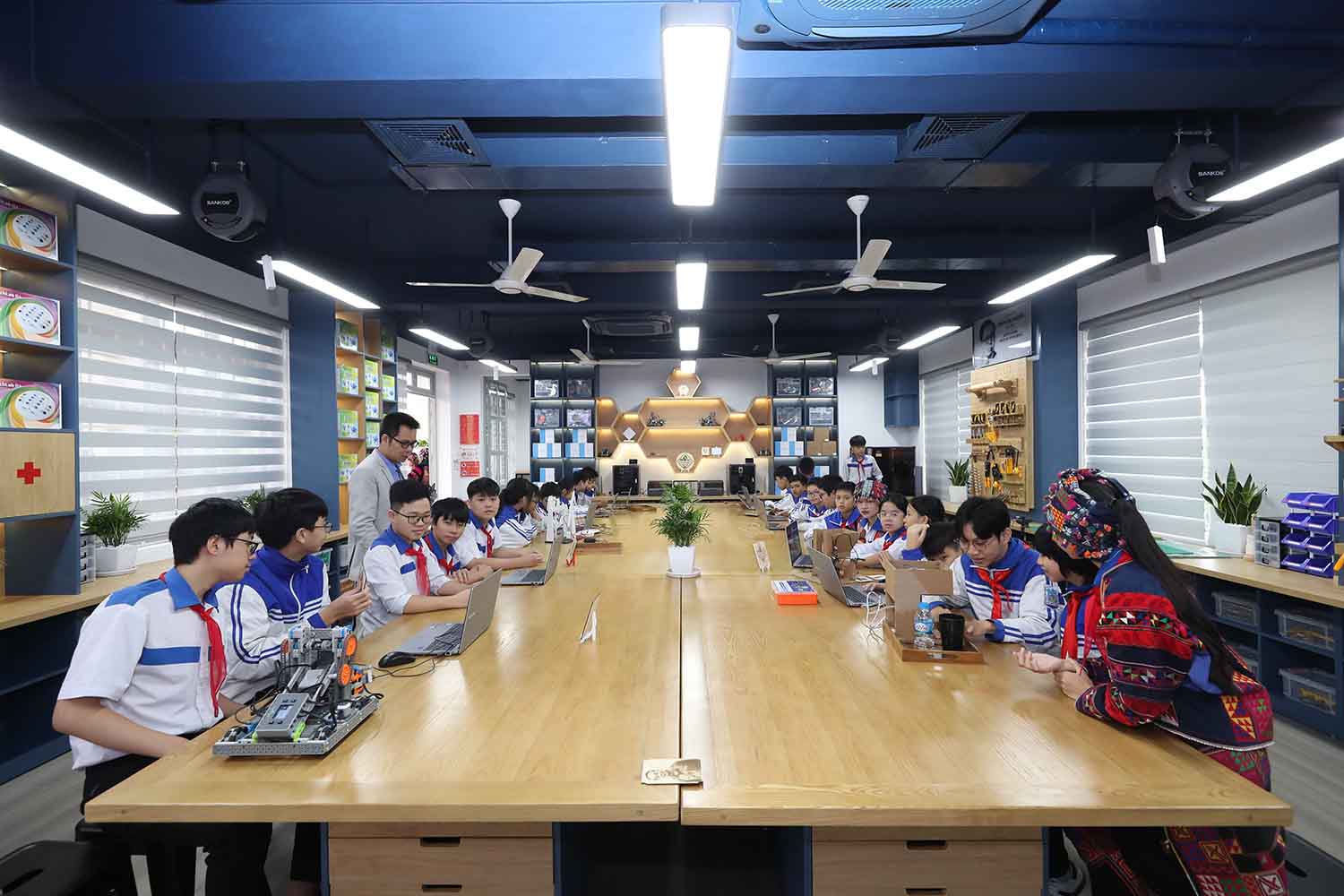 Giáo dục STEM sẽ tạo ra một cơ hội thu hẹp khoảng cách vùng miền. Ảnh: PVN.