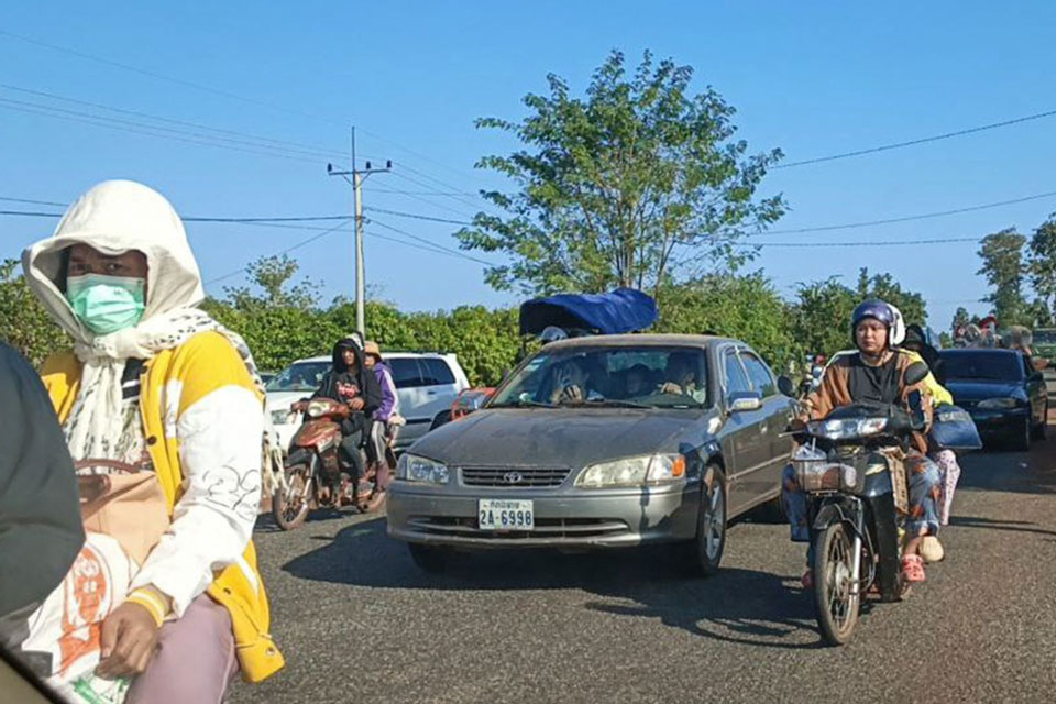 People living near the Thailand - Cambodia border area evacuated on December 8. Photo: AFP