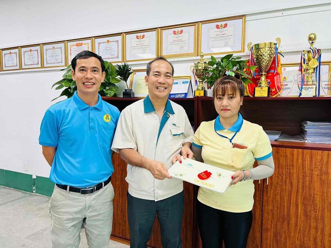 労働組合の温かい家に加えて、TKG Taekwang Vina株式会社の基礎労働組合は、組合員や労働者の世話をするための多くの活動も行っています。写真:HAC