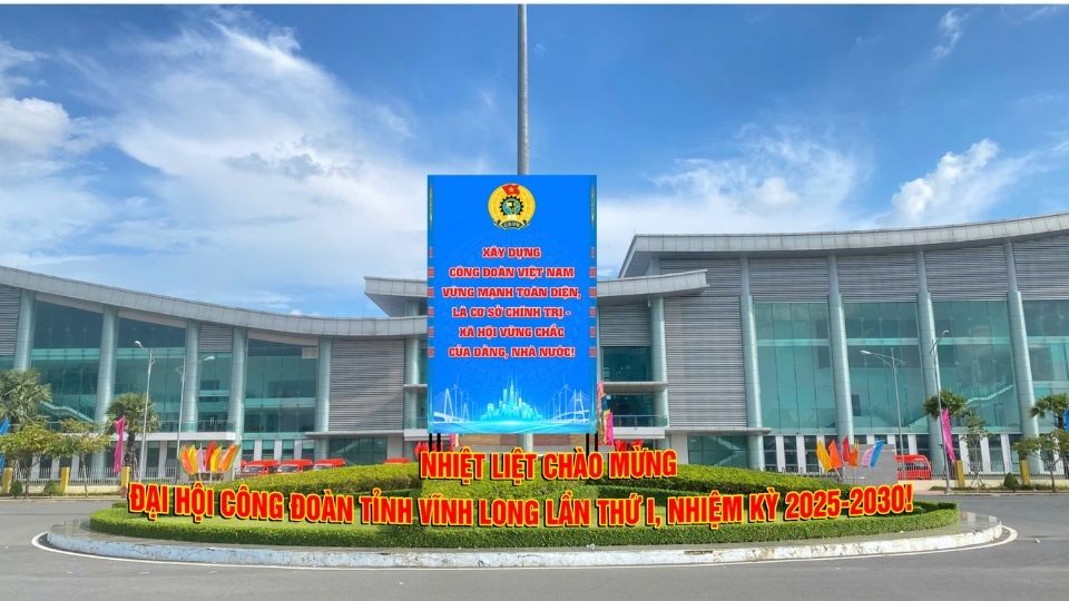 Pano Center Cluster decorates to welcome the 1st Vinh Long Provincial Trade Union Congress, term 2025 - 2030. Photo: Vinh Long Provincial Federation of Labor