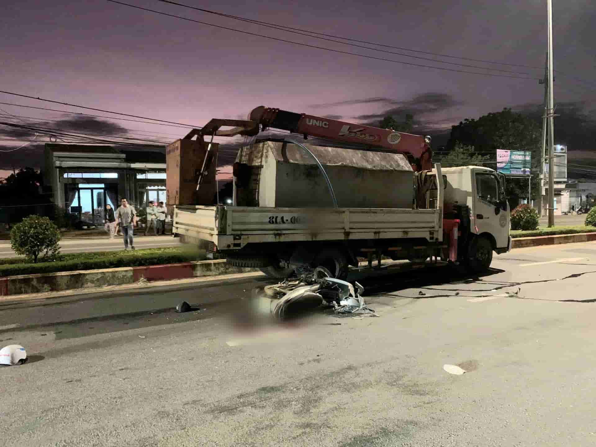 Hiện trường vụ tai nạn giao thông trên Quốc lộ 14 đoạn qua xã Chư Păh. Ảnh: Công an