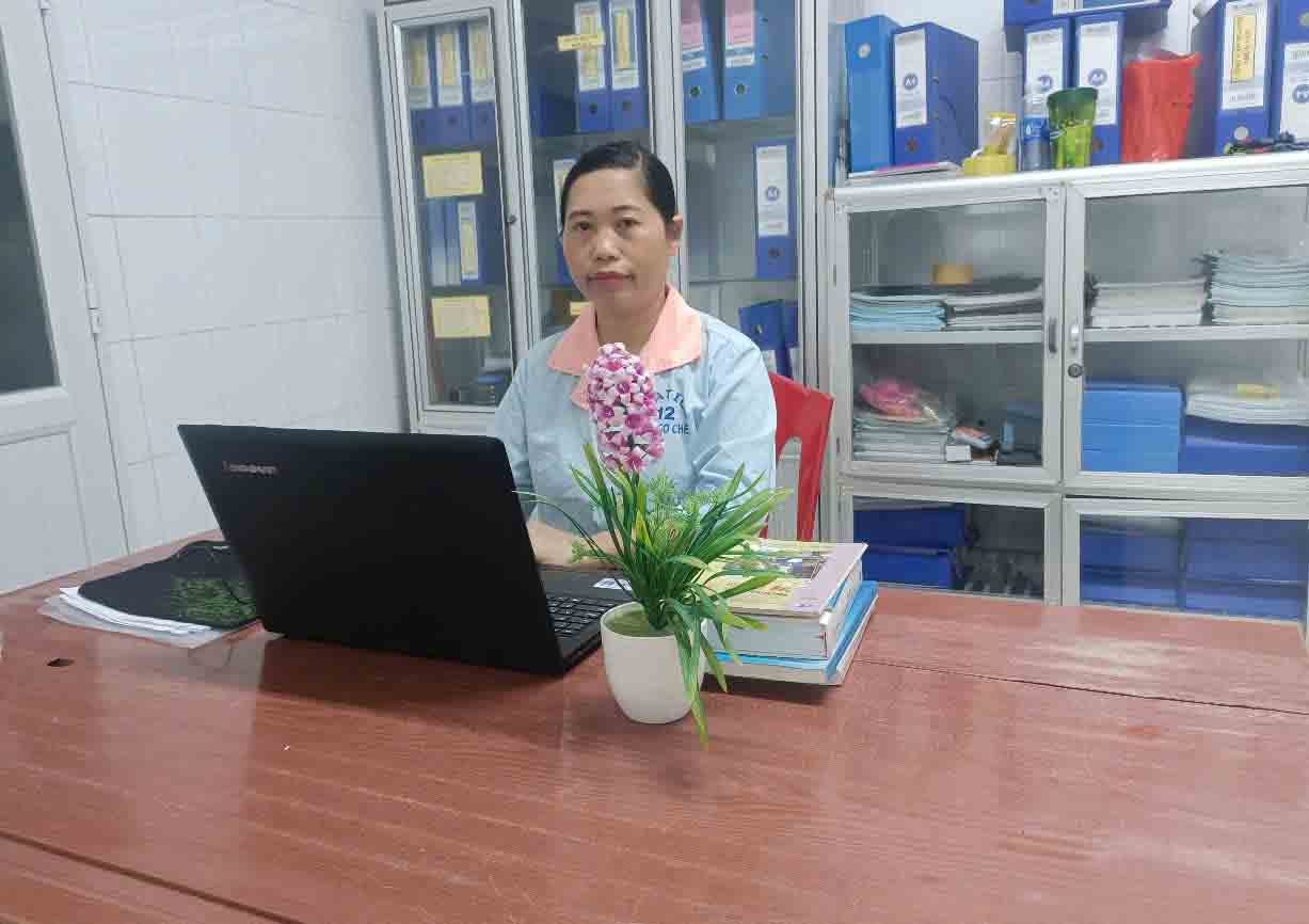 Chị Hoan là người có nhiều sáng kiến làm lợi lớn cho Công ty Xuất nhập khẩu Thủy sản Nam Hà Tĩnh. Ảnh: Trần Tuấn.