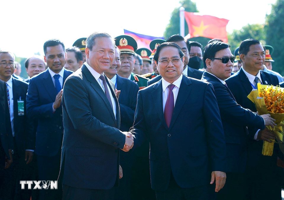Thu tuong Campuchia Hun Manet don Thu tuong Chinh phu Pham Minh Chinh tham du Le khai truong cap cua khau quoc te Tan Nam - Meun Chey. Anh: TTXVN