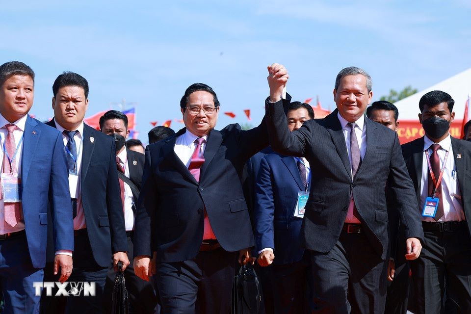Thu tuong Campuchia Hun Manet va Thu tuong Chinh phu Pham Minh Chinh tham du Le khai truong cap cua khau quoc te Tan Nam - Meun Chey. Anh: TTXVN