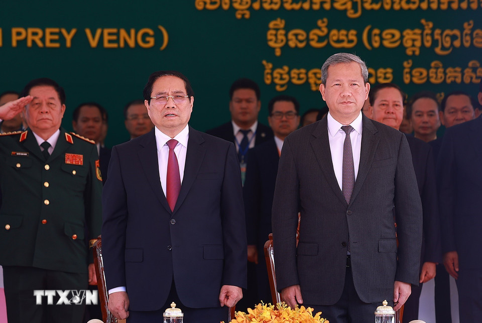 Politburo member, Prime Minister Pham Minh Chinh and Cambodian Prime Minister Hun Manet attended the opening ceremony of the Tan Nam - Meun Chey international border gate pair. Photo: VNA