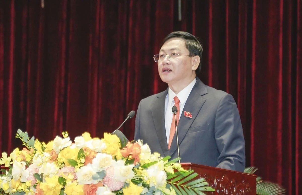 Ong trinh bay bao cao tom tat tinh hinh kinh te - xa hoi, quoc phong - an ninh nam 2025, ke hoach nam 2026.