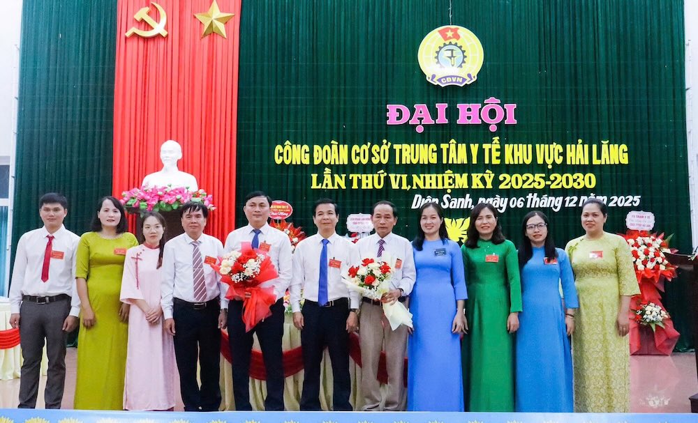 ハイラン地域医療センターの草の根労働組合は、2025 年から 2030 年までの第 6 回労働組合会議を開催しました。写真: Quang Tri Trade Union