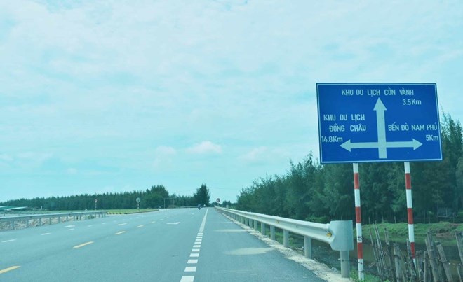 フンイエン沿岸地域の経済社会発展は、省の重点と位置づけられています。写真:チュン・ドゥー