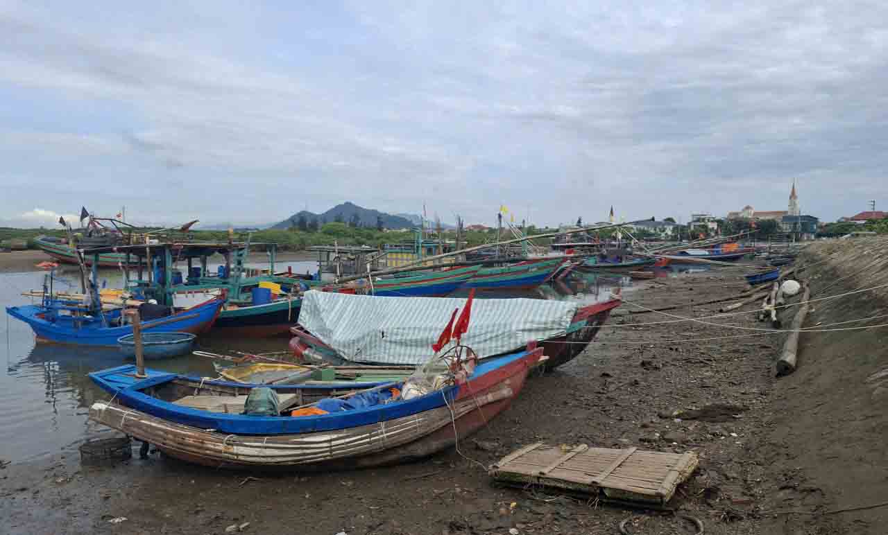 A corner of Cua Sot Ship Dock Area. Photo: Tran Tuan.