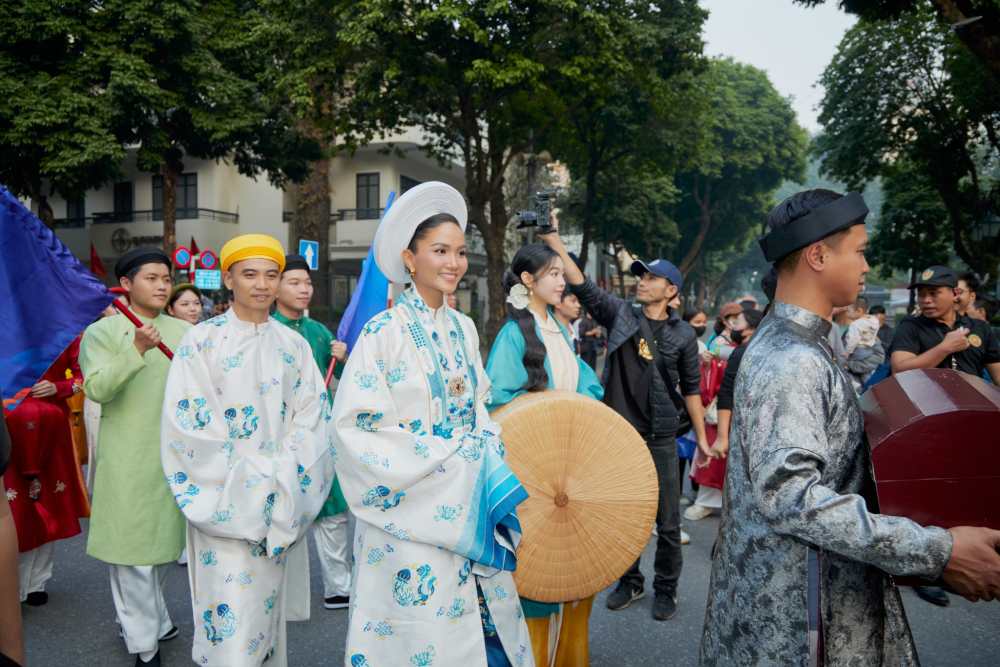 H'Hen Niê hạnh phúc khi tham gia sự kiện. Ảnh: Nghệ sĩ cung cấp