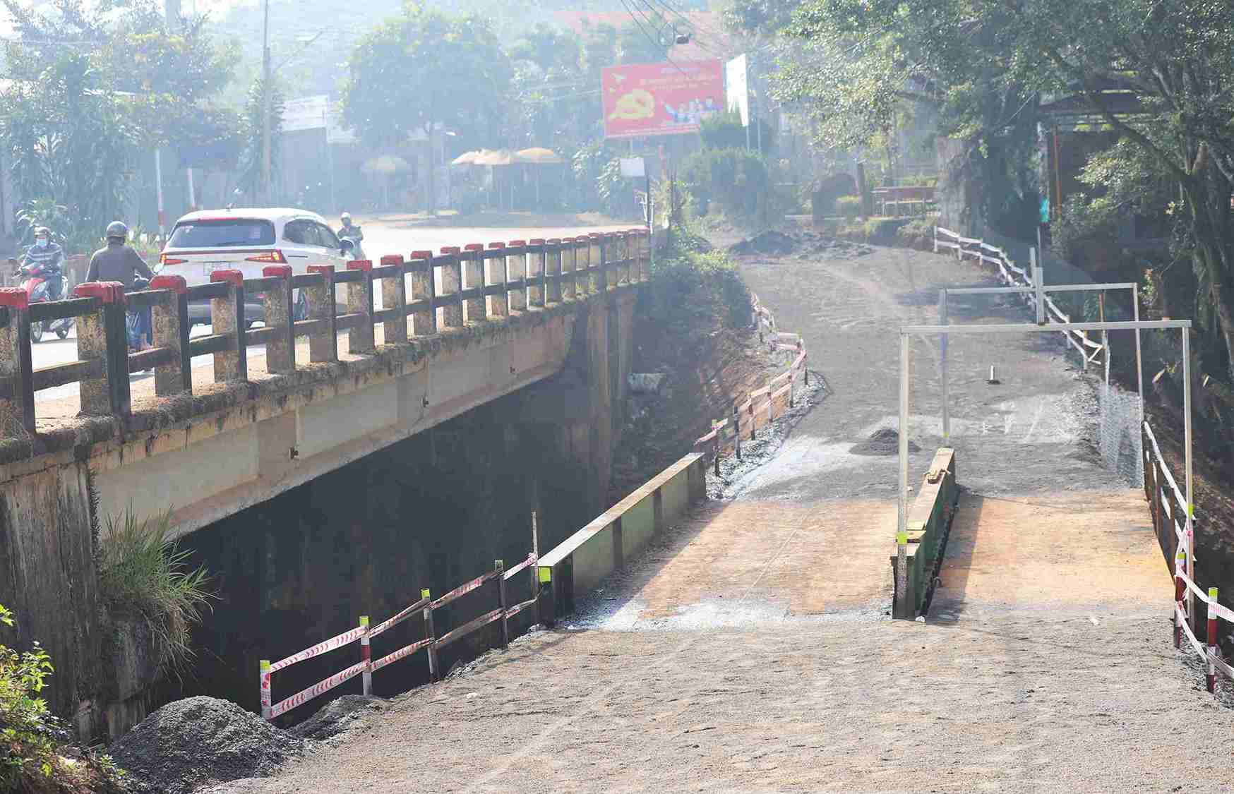 Sau thoi gian dai khai thac, cau Dai Binh tren Quoc lo 55, qua dia phan phuong B'Lao (Lam Dong) da xuong cap. Anh: Phuc Khanh