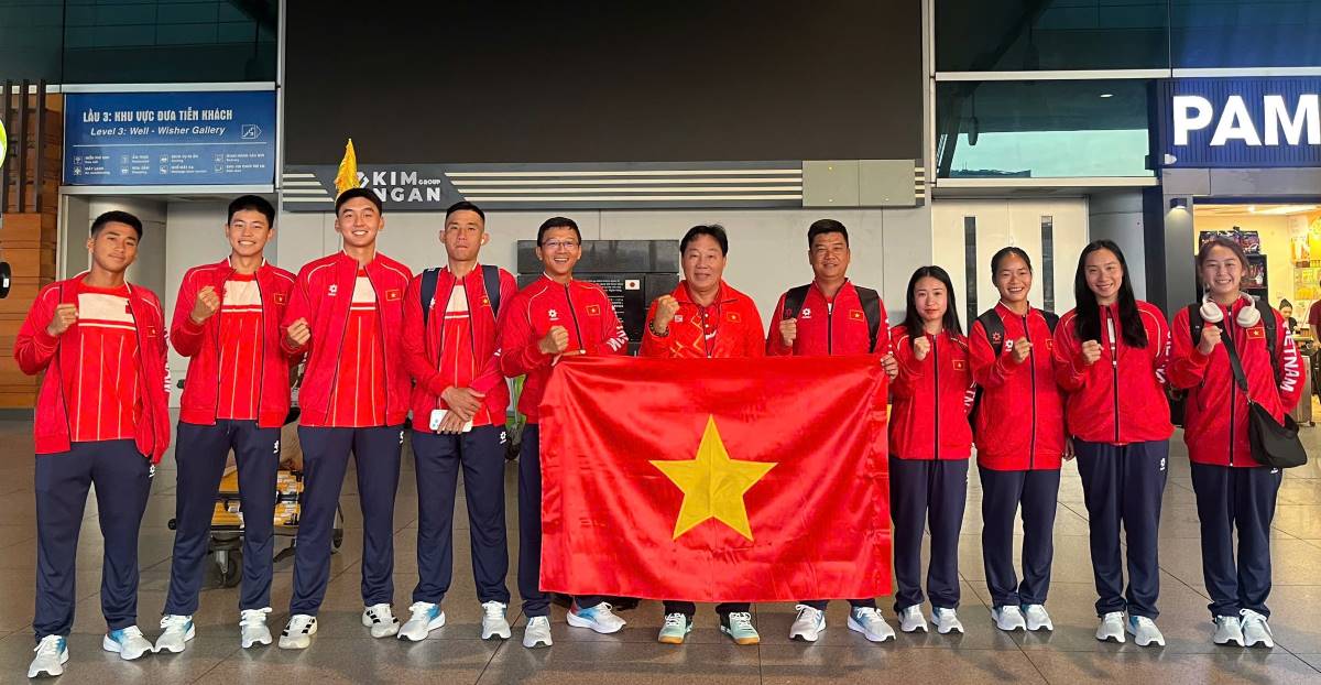 The Vietnamese tennis team has arrived in Thailand, ready for the 33rd SEA Games. Photo: VTF