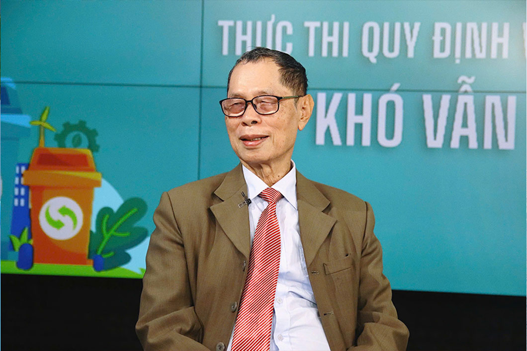 Tien si Tran Van Mieu, Pho Chu tich Hoi Bao ve Thien nhien va Moi truong Viet Nam da chi ra nhung rao can lon khien viec phan loai rac tai nguon chua the trien khai hieu qua. Anh: Dinh Hiep
