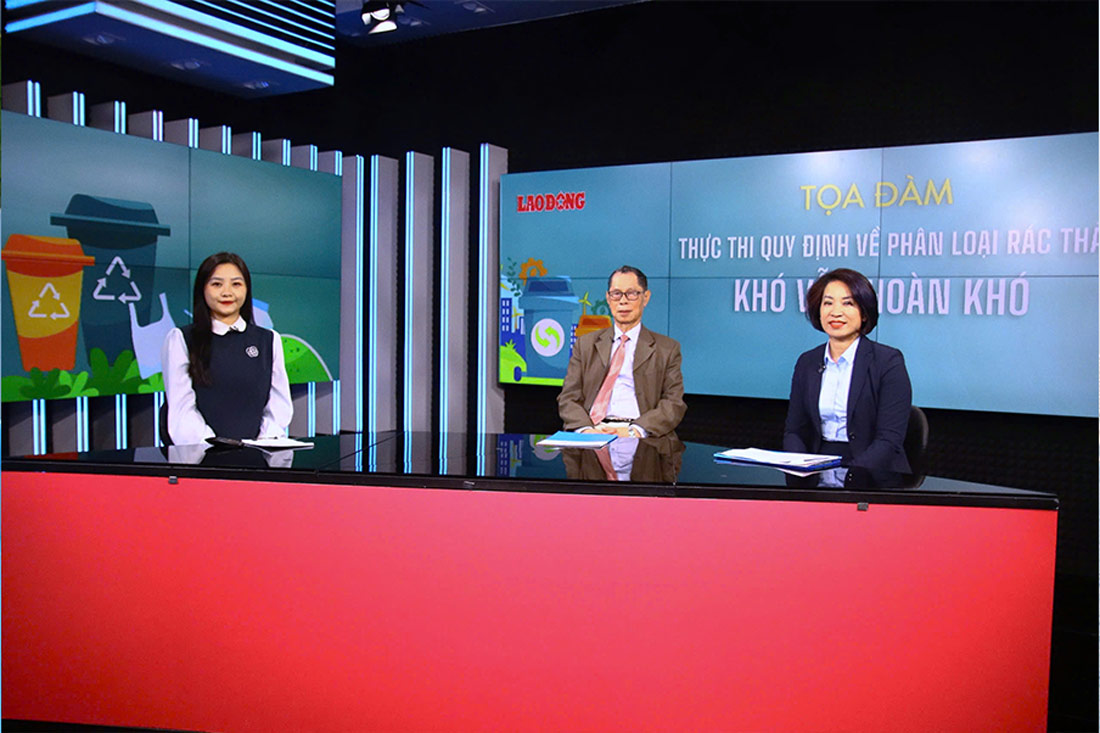 Cac khach moi tham gia Toa dam “Thuc thi quy dinh ve phan loai rac thai: Kho van hoan kho”. Anh: Dinh Hiep