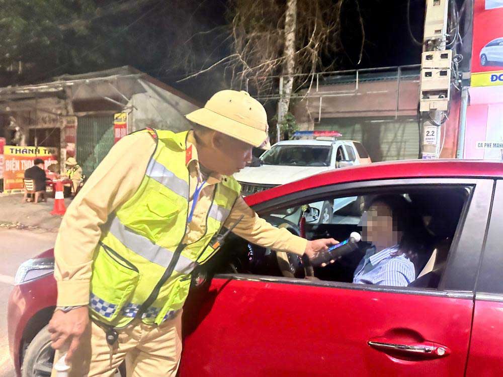 2 ngày cuối tuần, lực lượng CSGT Hà Tĩnh xử phạt 86 trường hợp vi phạm nồng độ cồn. Ảnh: Công an Hà Tĩnh.