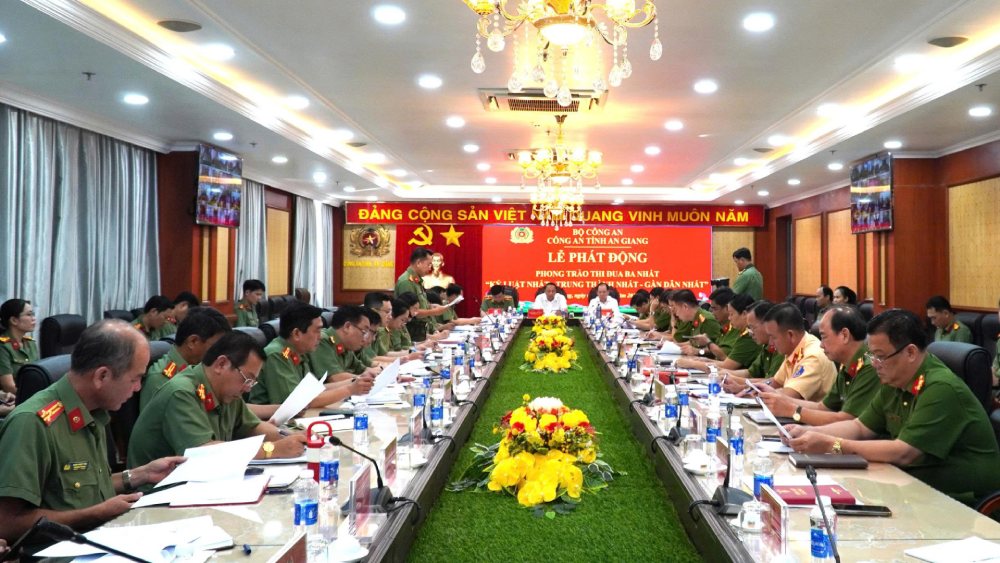 Dai bieu du le phat dong. Anh: Van Si