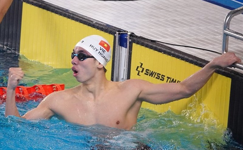 Swimmer Nguyen Huy Hoang and the main athletes at the 33rd SEA Games. Photo: Nguyen Dang