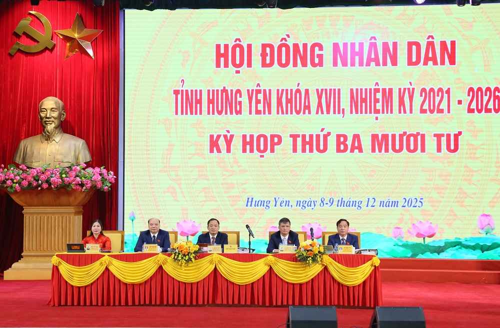 Lãnh đạo HĐND tỉnh điều hành kỳ họp. Ảnh: Cổng TTĐT tỉnh Hưng Yên