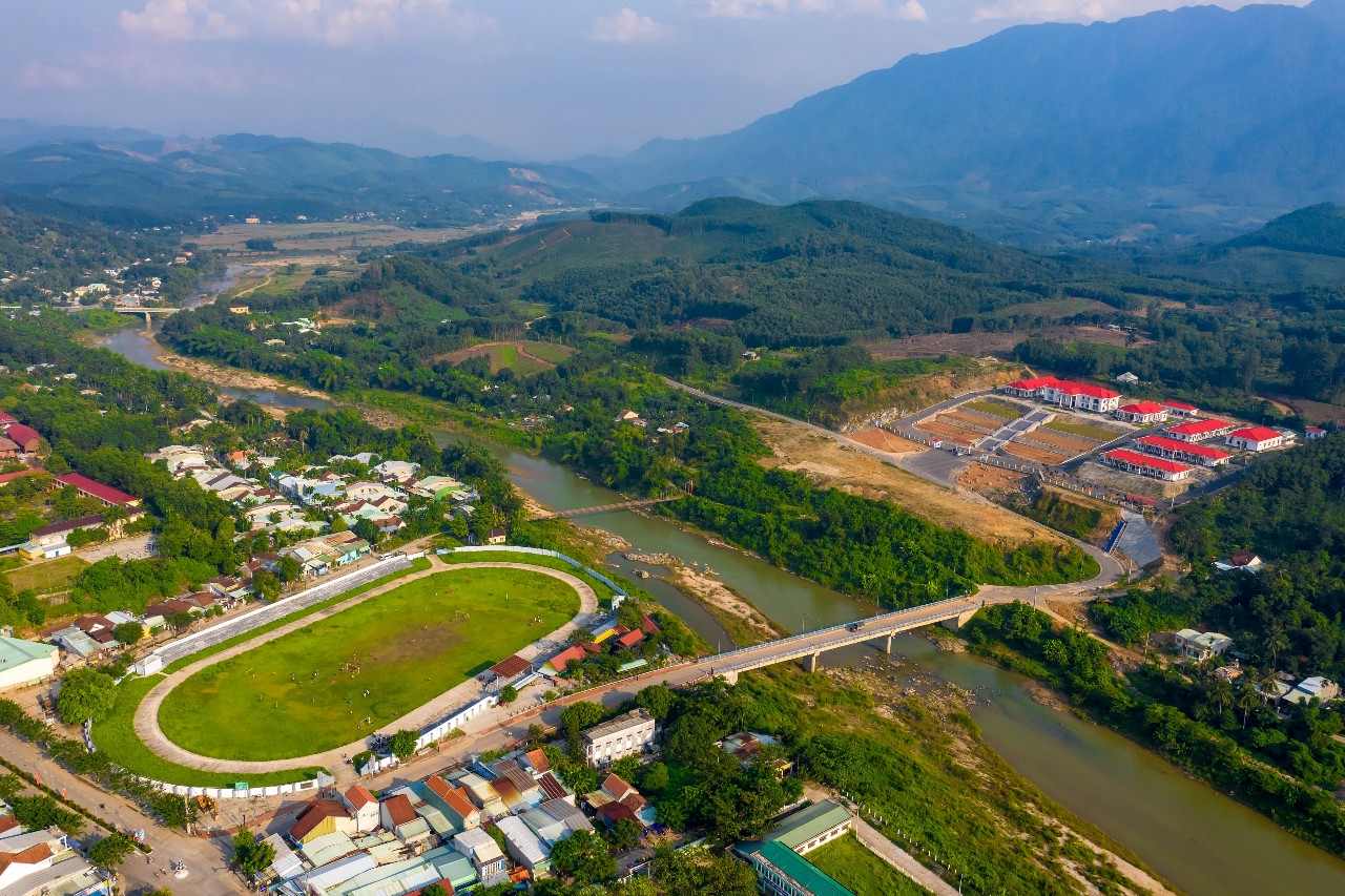 Sap xep dan cu, bo tri mat bang hop ly da gop phan on dinh doi song, phong tranh thien tai hieu qua khu vuc phia tay Da Nang. Anh: Tra Ban