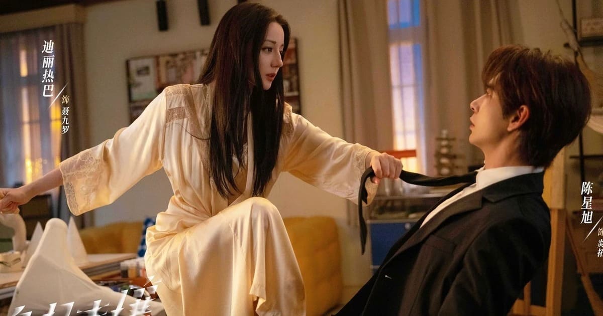 Điều gây tiếc nuối nhất là sự kết hợp giữa Địch Lệ Nhiệt Ba và Trần Tinh Húc không đạt hiệu ứng như mong đợi. Ảnh: Nhà sản xuất