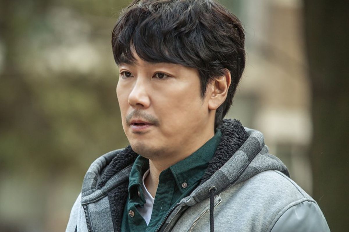 Jo Jin Woong nổi tiếng với nhiều vai diễn cảnh sát chính trực. Ảnh: Nhà sản xuất