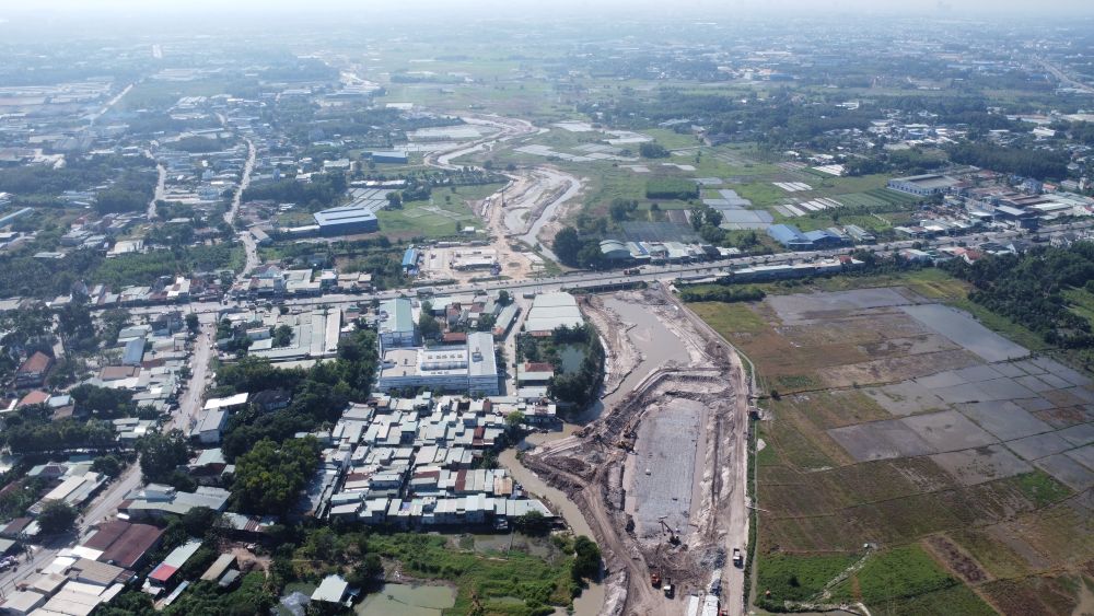 Doan giao nhau voi duong DT 746 chua co mat bang thi cong. Anh: Dinh Trong