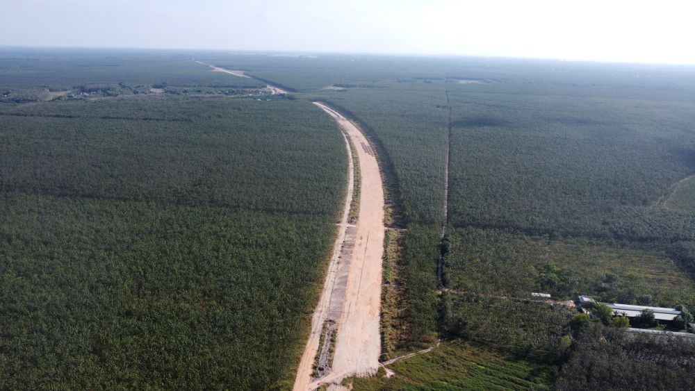 Hinh hai gan 10km cao toc dang dan lo dien. Anh: Dinh Trong