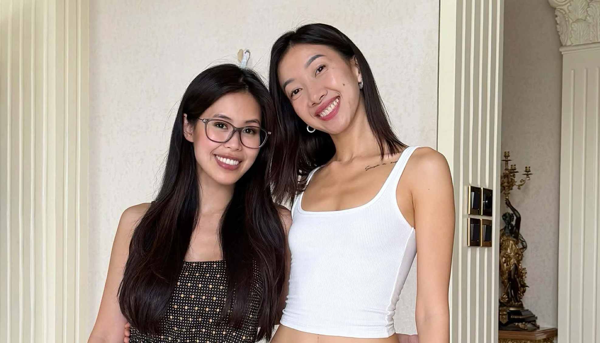 Billionaire Johnathan Hanh Nguyen's daughter took a photo with model Phan Linh. Photo: Provided by the character.