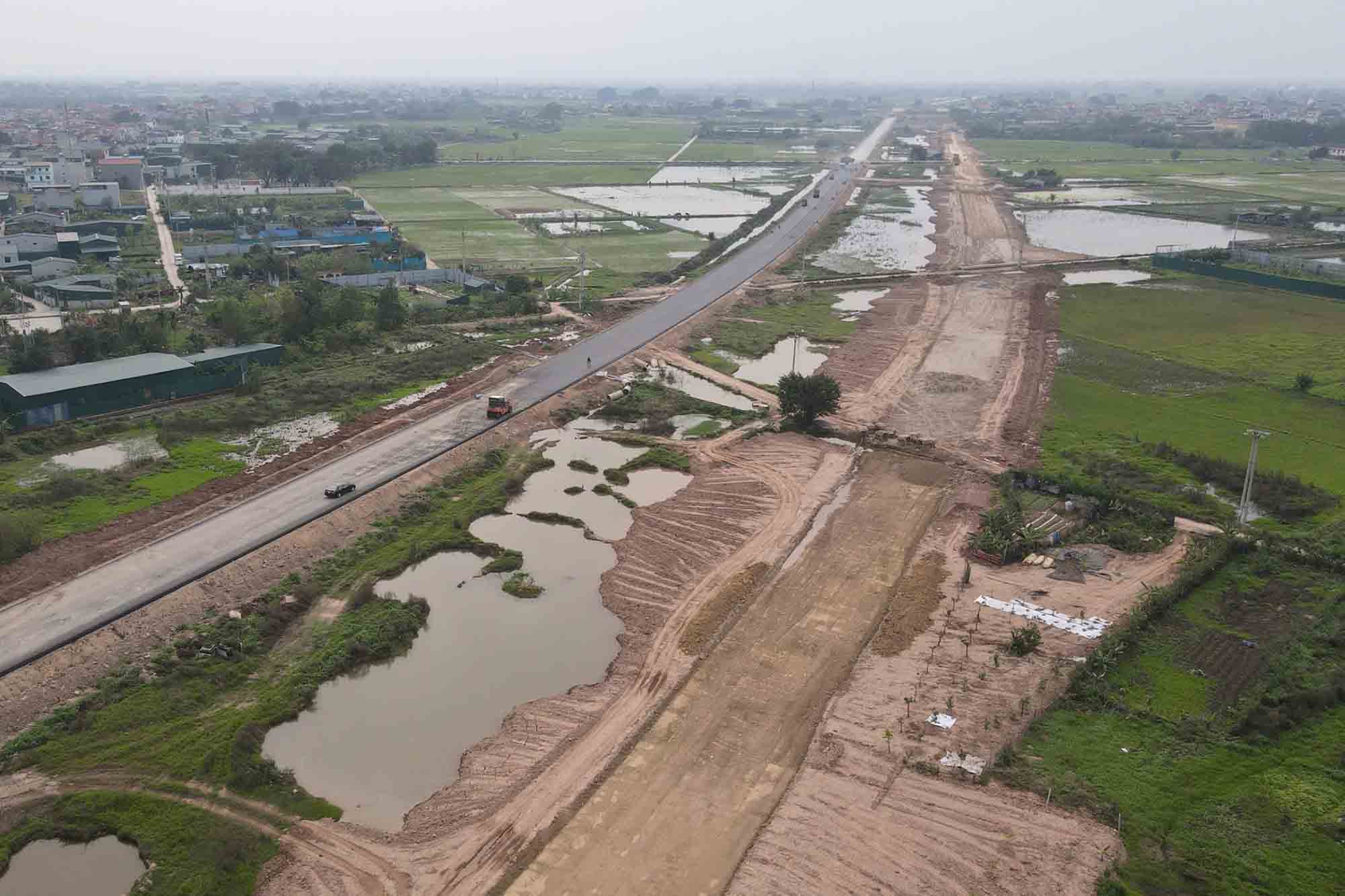 Hanoi accelerates the disbursement of public investment capital, determined to achieve the growth target of 8%. Photo: Song Huu