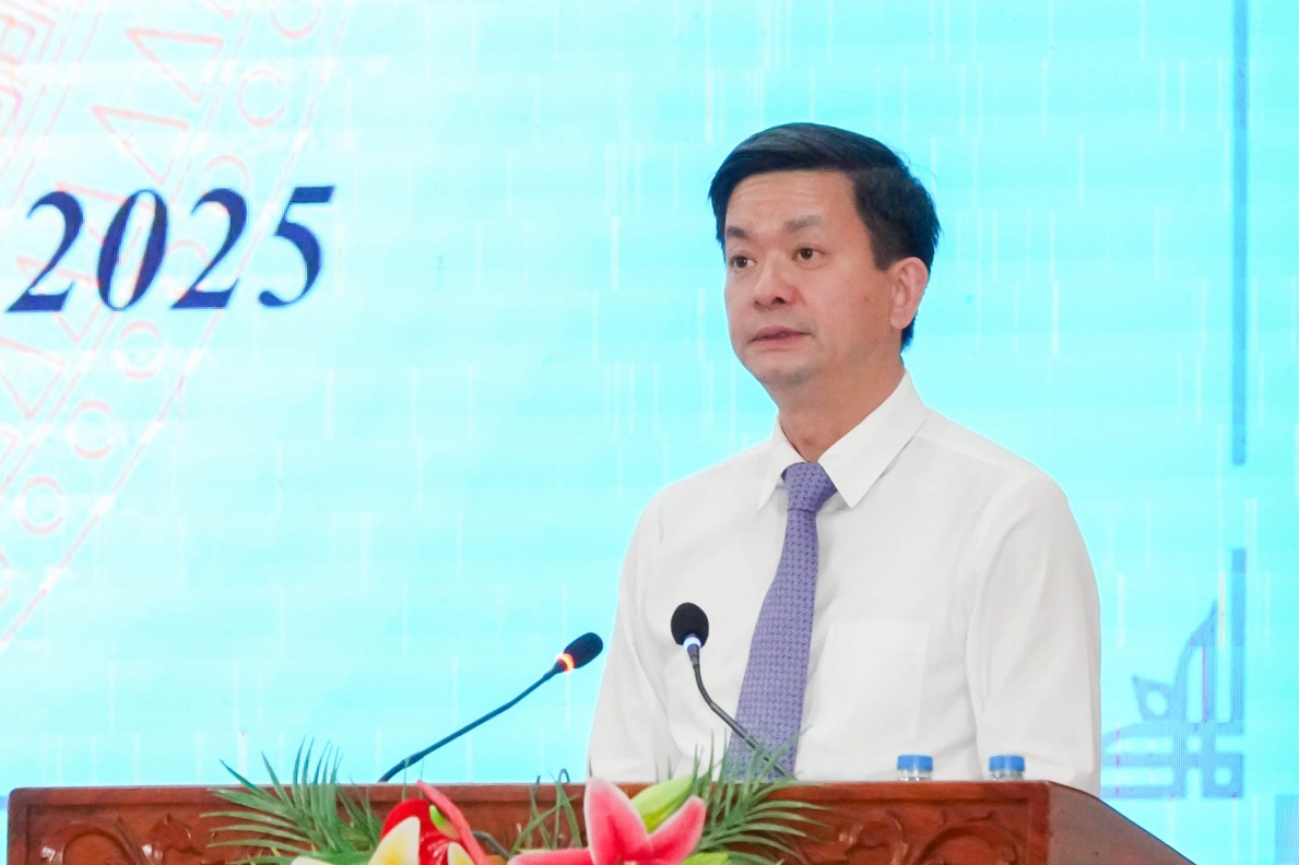 Bí thư Thành ủy Cần Thơ Lê Quang Tùng phát biểu tại kỳ họp. Ảnh: Tạ Quang