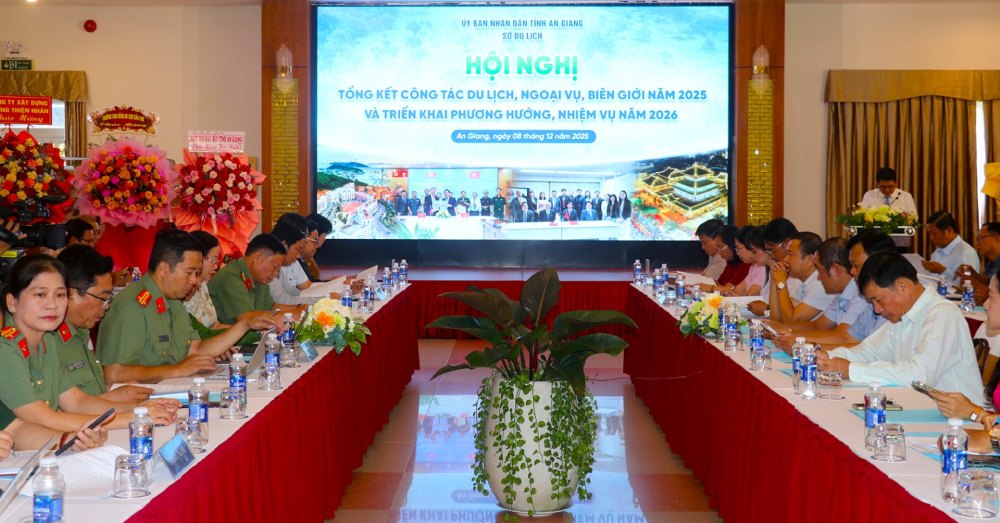 Dai bieu du hoi nghi. Anh: Nam Phuong