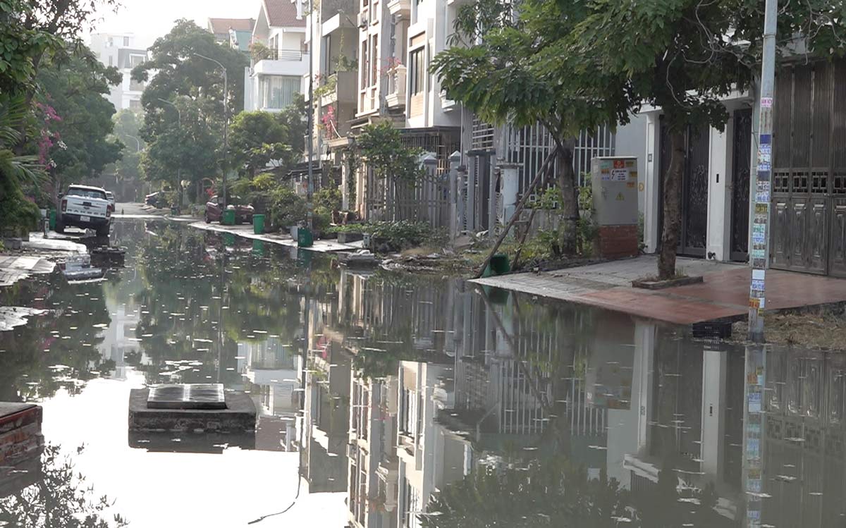 Một điểm ngập lụt tại Khu đô thị Vựng Đâng, phường Hồng Gai. Ảnh: Đoàn Hưng