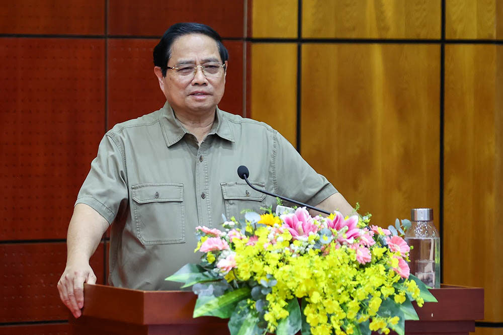 Thủ tướng ghi nhận, biểu dương nỗ lực và chúc mừng những kết quả mà Đảng bộ, chính quyền, quân và dân Tây Ninh đạt được, góp phần quan trọng vào thành tựu chung của cả nước. Ảnh: VGP