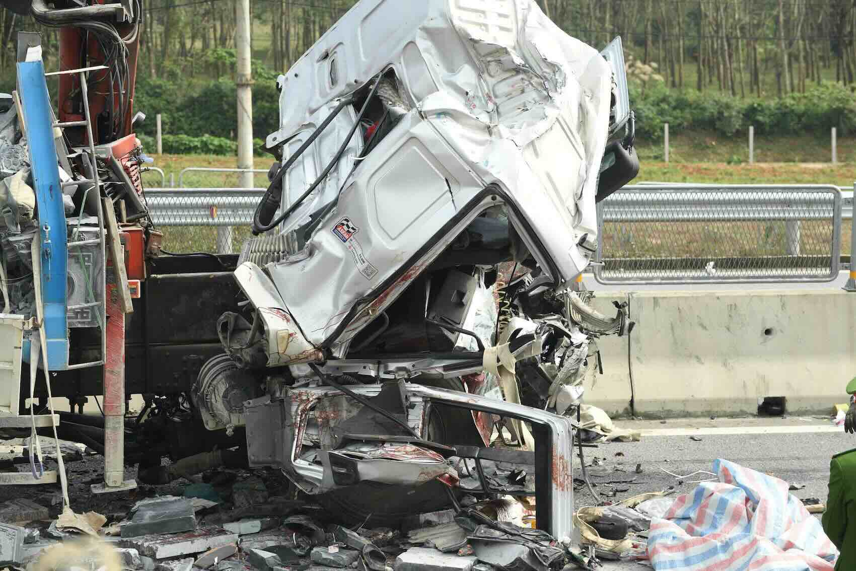 The traffic accident on the highway section through Quang Tri province caused many casualties. Photo: Thanh Hai