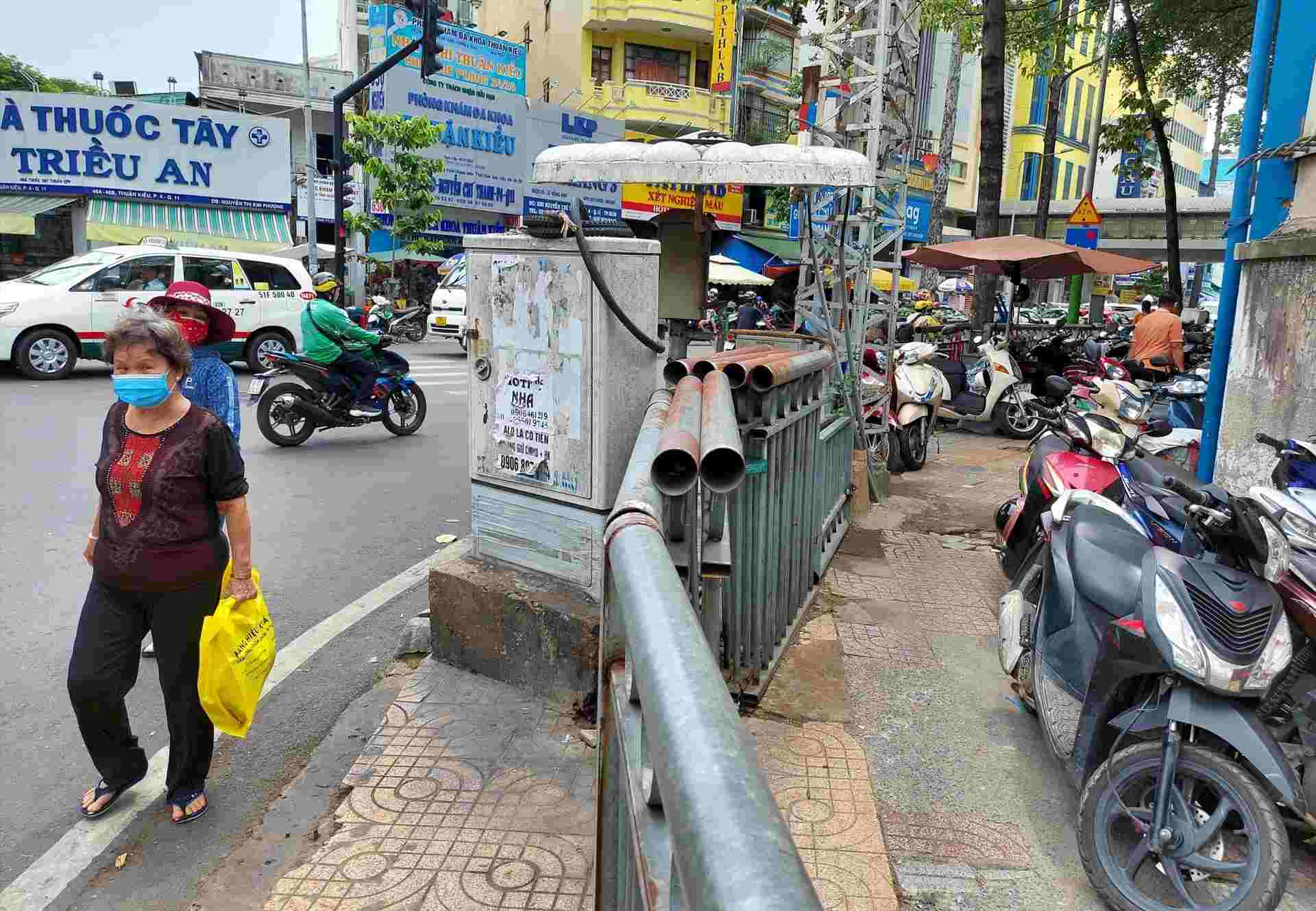 An electrical cabinet blocking the path on the sidewalk in Ho Chi Minh City. Photo: Minh Quan