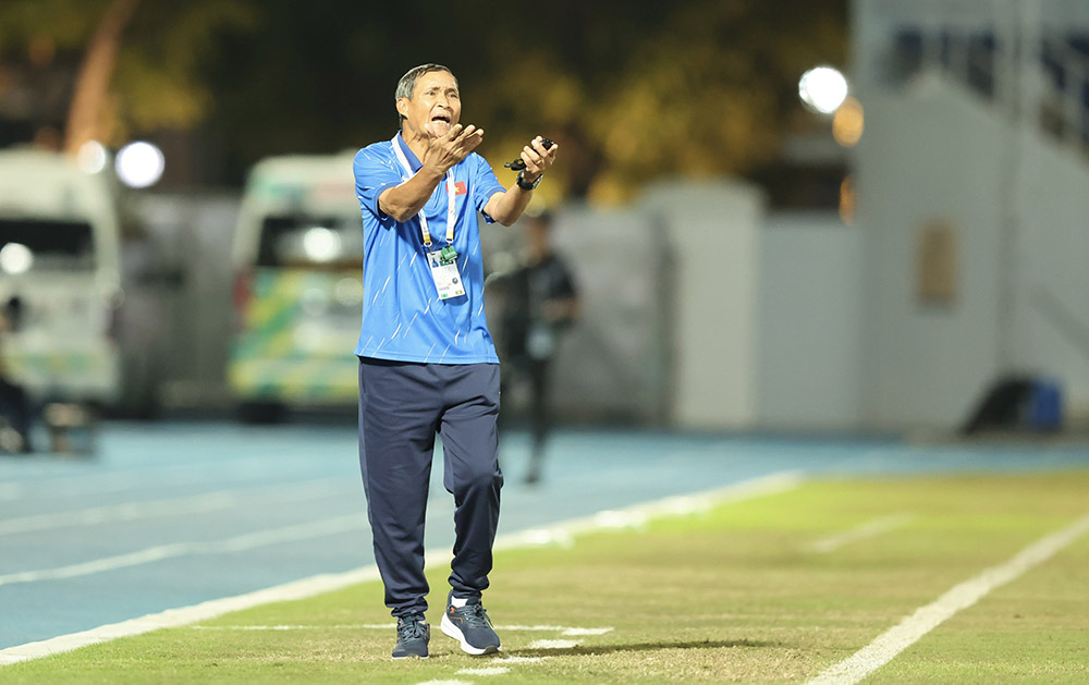 Entraîneur Mai Duc Chung de l'équipe féminine vietnamienne. Photo de : Minh Dan