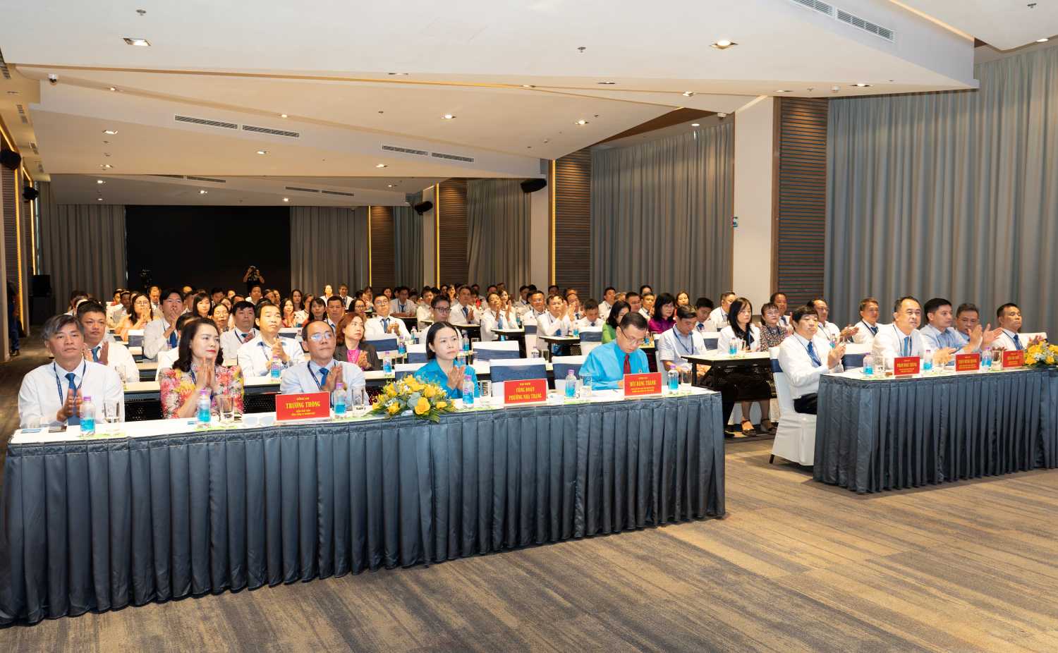 110 dai bieu dai dien cho gan 3.500 doan vien duoc trieu tap tham du Dai hoi Cong doan Tong Cong ty Khanh Viet. Anh: Phuong Linh