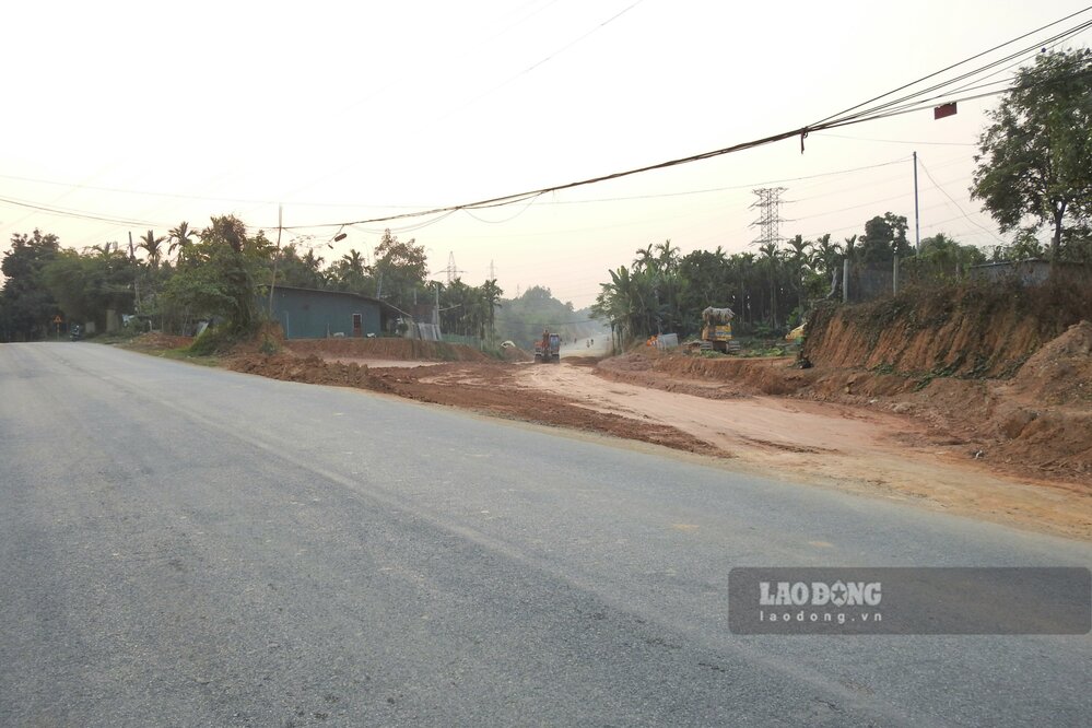 Doan duong giao cat voi duong tinh 312. Anh: To Cong.