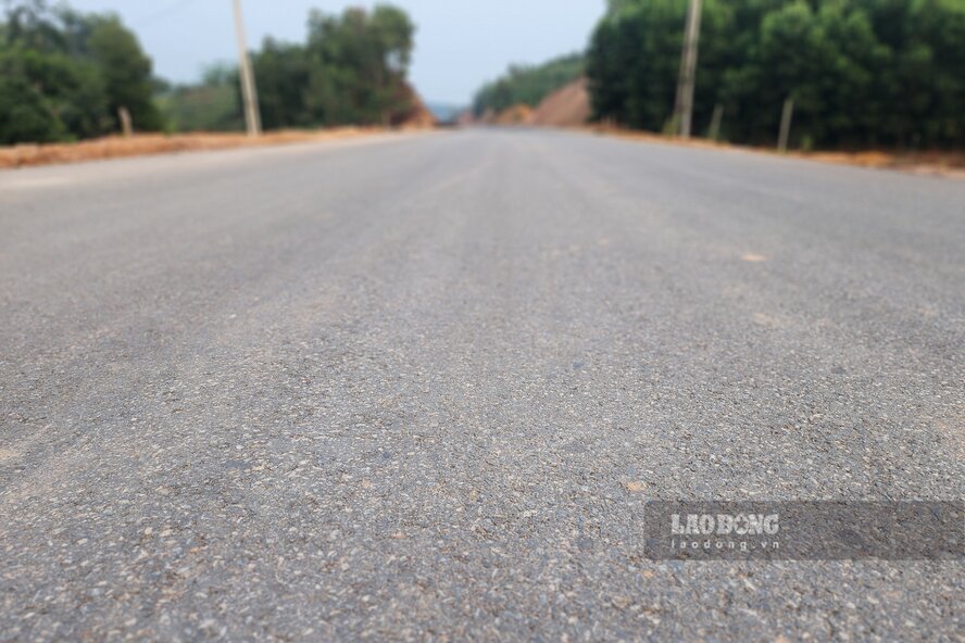 Da phan cac doan duong deu da duoc tham nhua