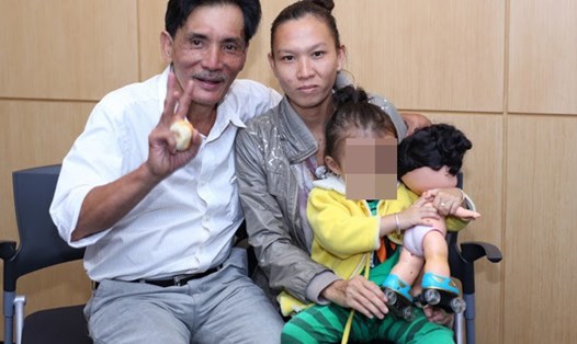 L'artiste Thuong Tin et sa femme, de 32 ans sa cadette. Photo : To Hieu.