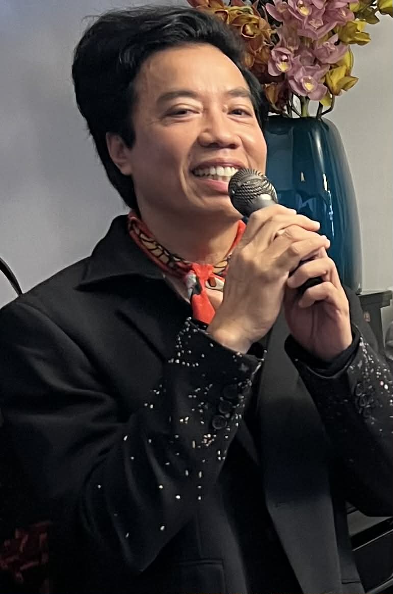 Singer Duong Tan Son said: Happy to release a disc of Trinh at Trinh Cong Son's house Photo: LTP